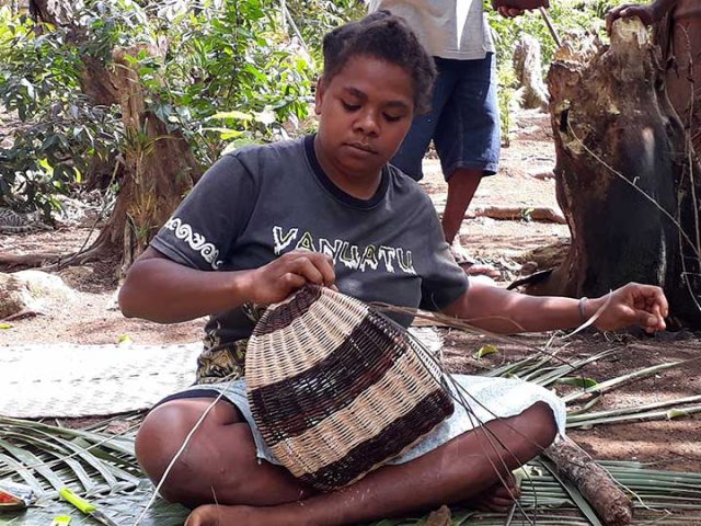 A young woman from Vetimbosso weaving a Half-Moon Basket